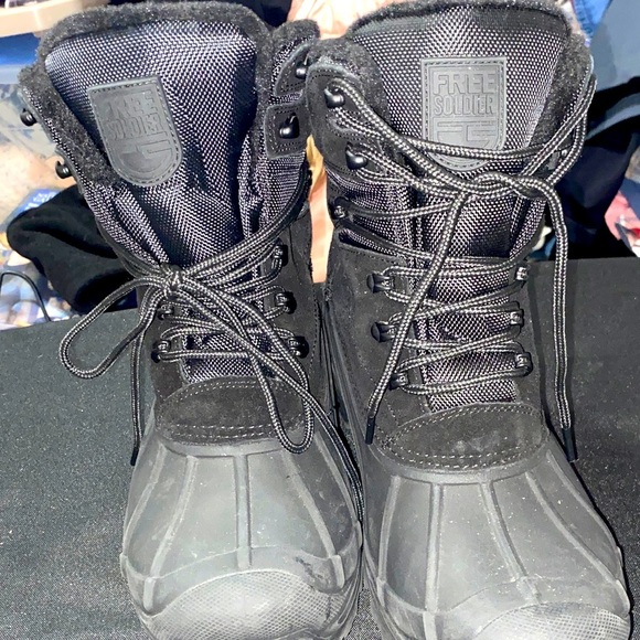 FREE SOLDIER MENS SIZE 9 SNOW BOOTS THINSULATE WATER RESISTANT FLEECE LINED - Picture 1 of 11